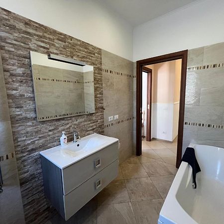 -5 Min From Bus Stop-Free Parking Exterior photo
