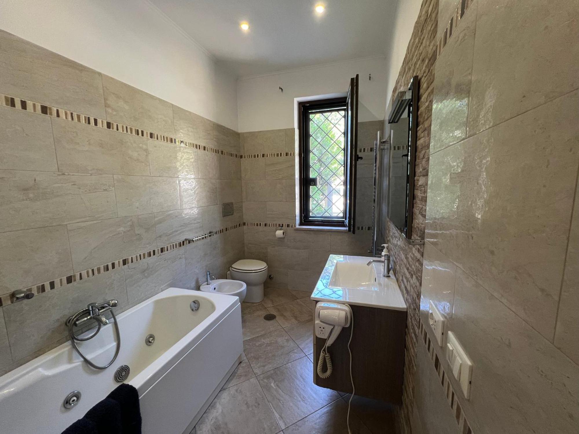 -5 Min From Bus Stop-Free Parking Exterior photo